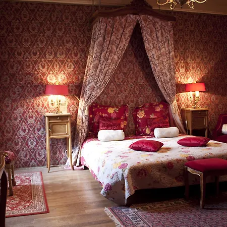 Chateau De Chantelauze